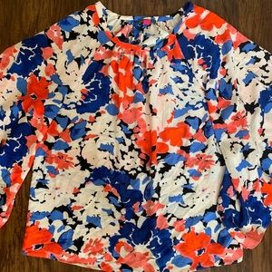 Detailed blouse w/ flutter sleeves